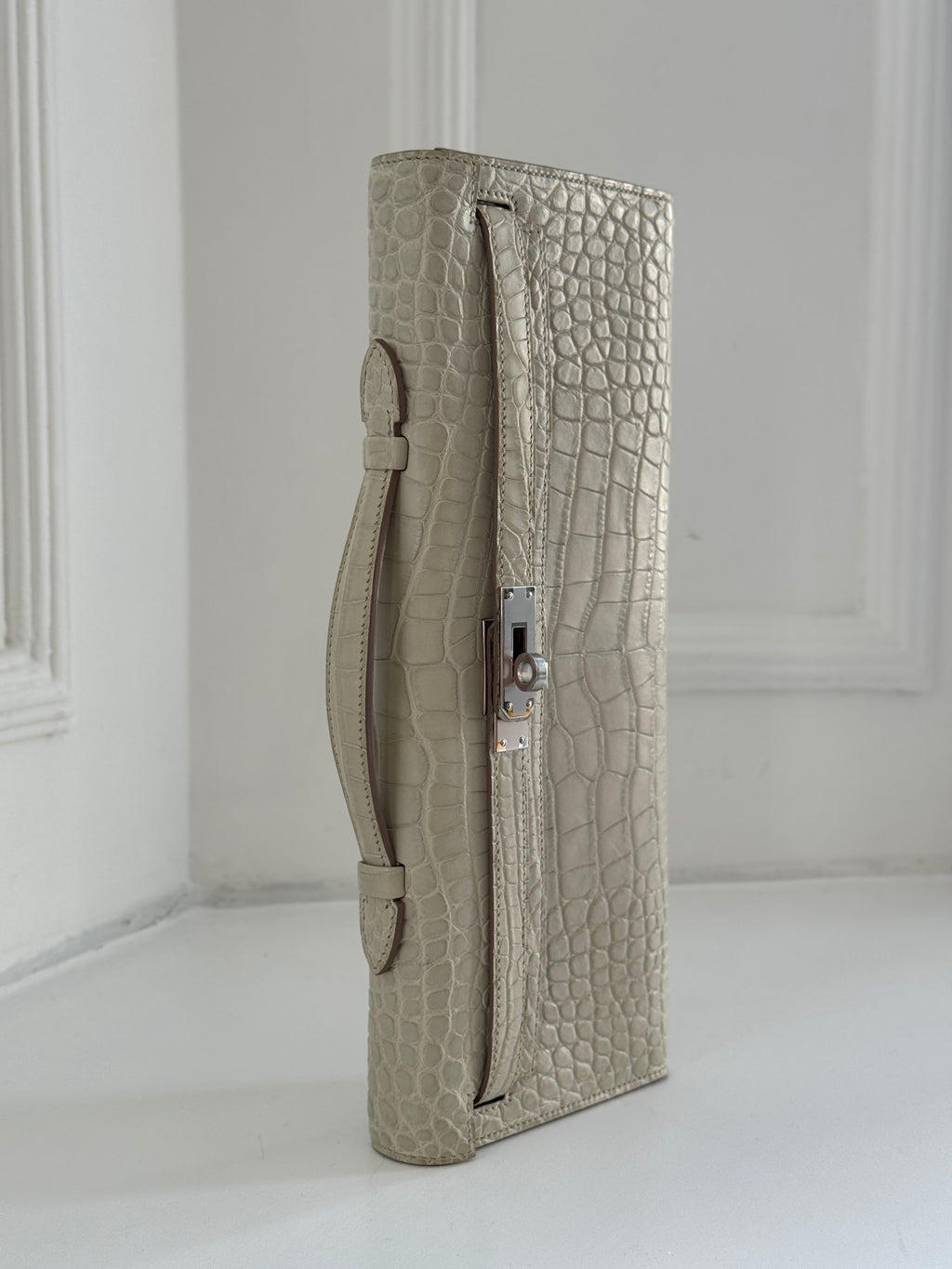Kelly Cut Beton, Alligator