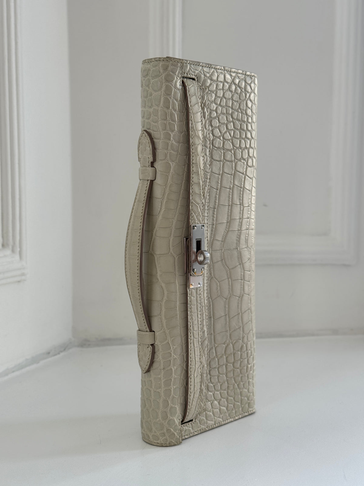 Kelly Cut Beton, Alligator