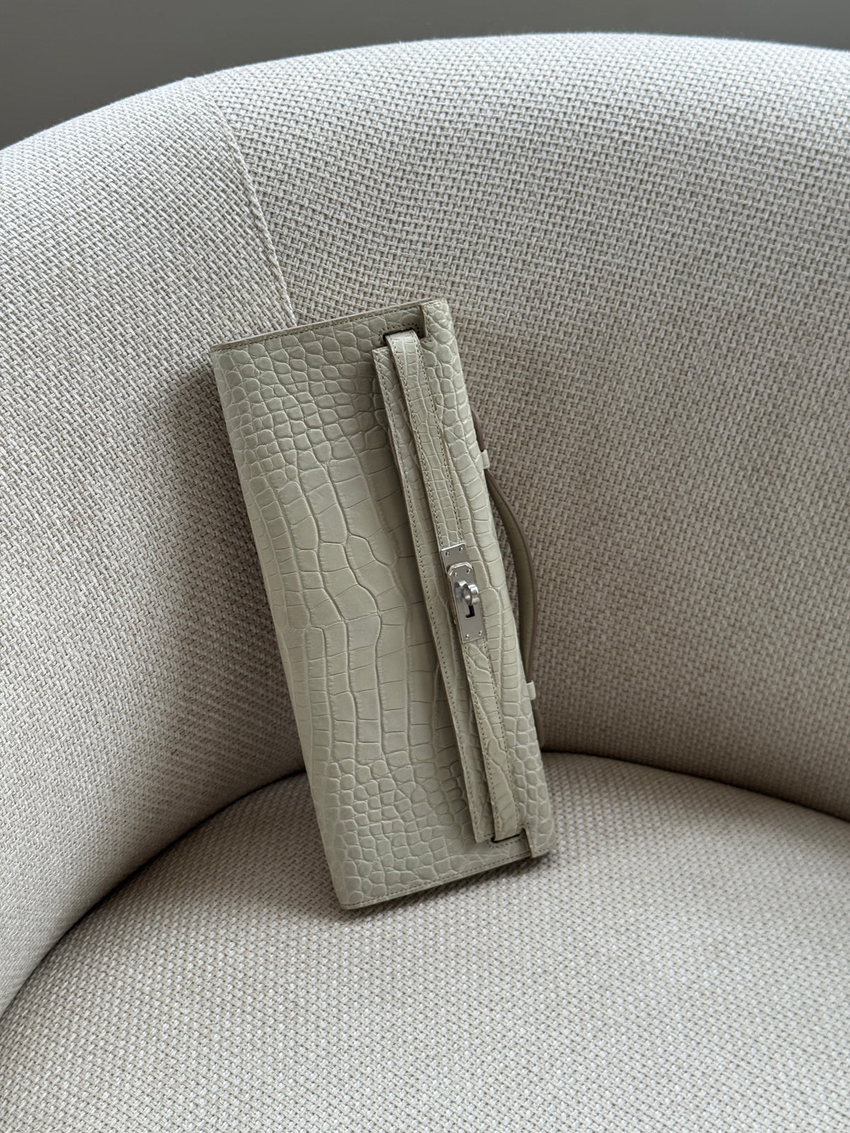 Kelly Cut Beton, Alligator
